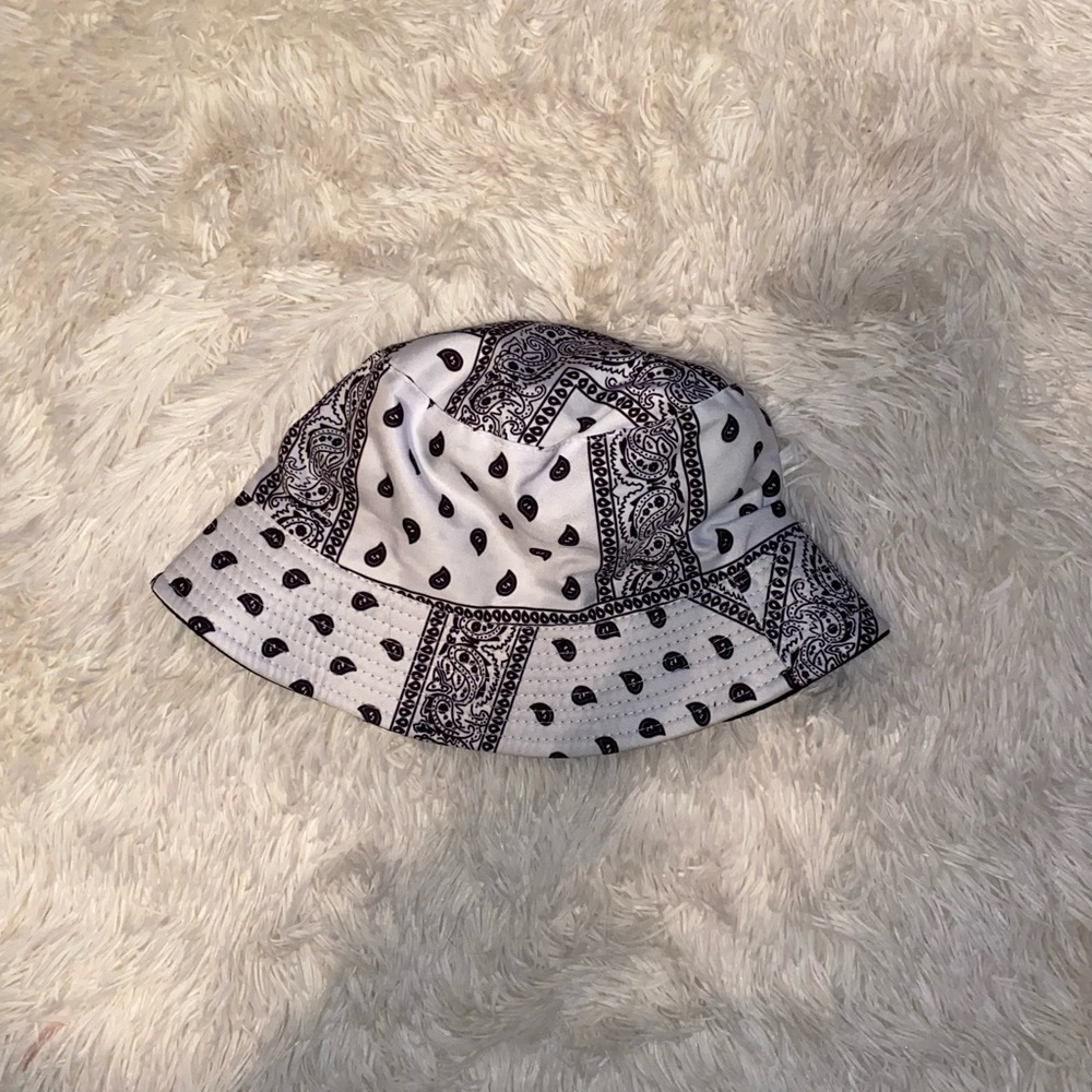 Bandana bucket hat
